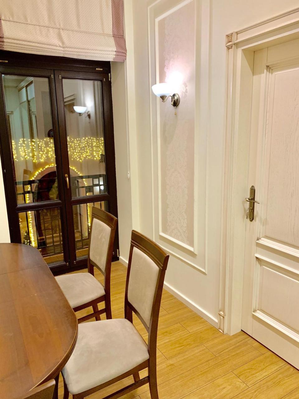 Two-Bedroom On Lesi Ukrainky Leopoli Esterno foto